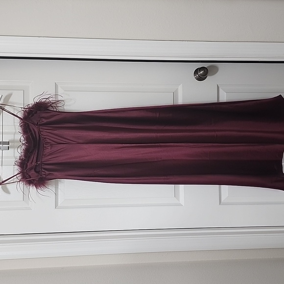 Maroon Satin dress with feathers - Picture 2 of 3